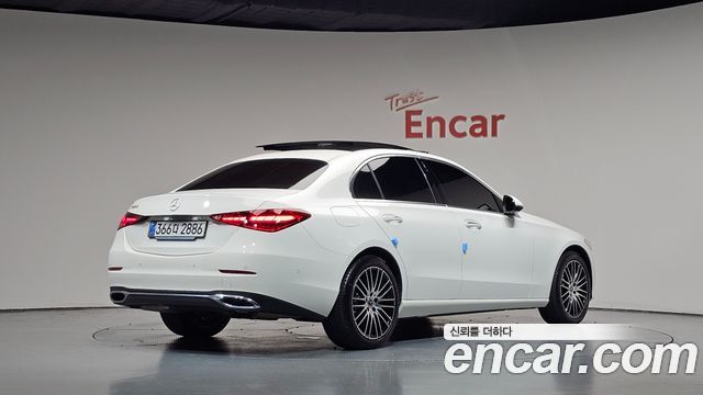 Mercedes-Benz C-Class 2025 — photo 2