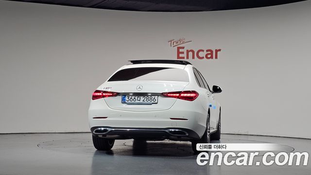 Mercedes-Benz C-Class 2025 — photo 4