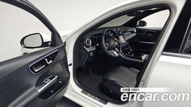 Mercedes-Benz C-Class 2025 — photo 13