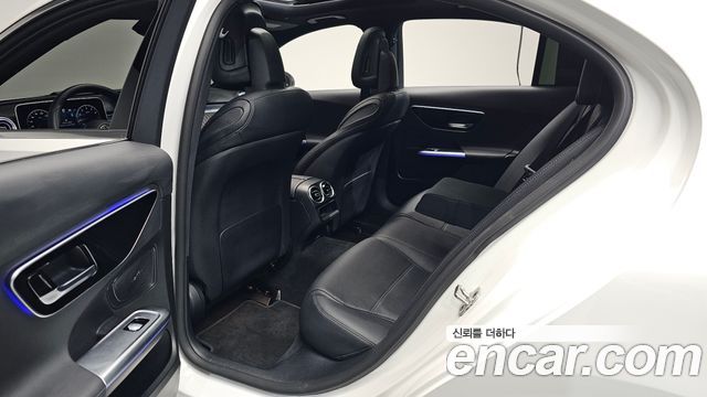 Mercedes-Benz C-Class 2025 — photo 17