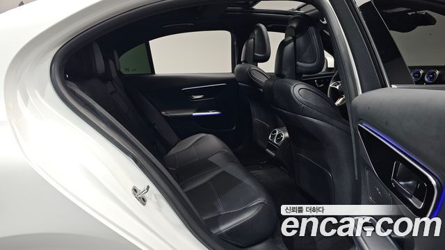 Mercedes-Benz C-Class 2025 — photo 18