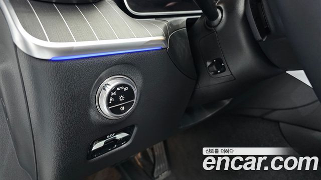 Mercedes-Benz C-Class 2025 — photo 20