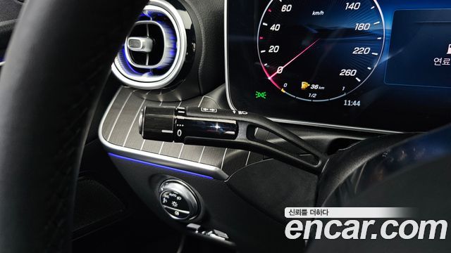 Mercedes-Benz C-Class 2025 — photo 21
