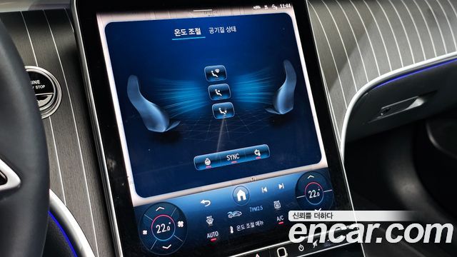 Mercedes-Benz C-Class 2025 — photo 24