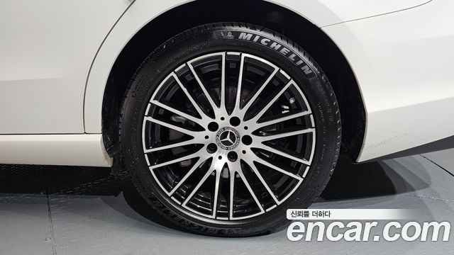 Mercedes-Benz C-Class 2025 — photo 7