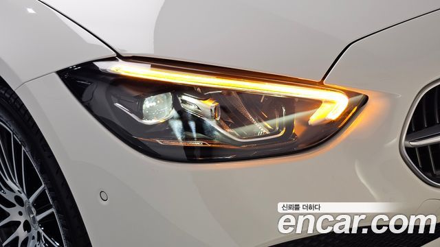 Mercedes-Benz C-Class 2025 — photo 8