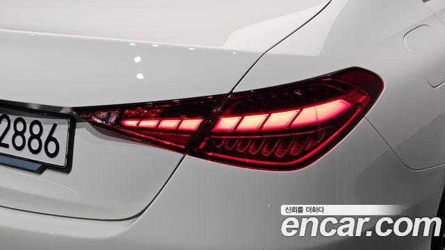 Mercedes-Benz C-Class 2025 — photo 9