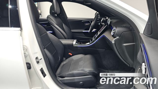 Mercedes-Benz C-Class 2025 — photo 16