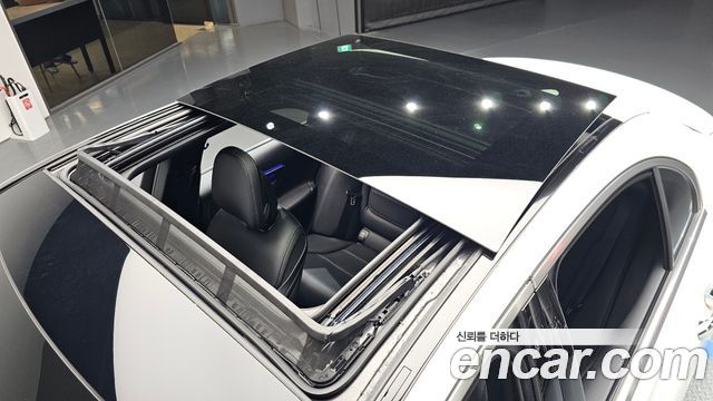 Mercedes-Benz C-Class 2025 — photo 30