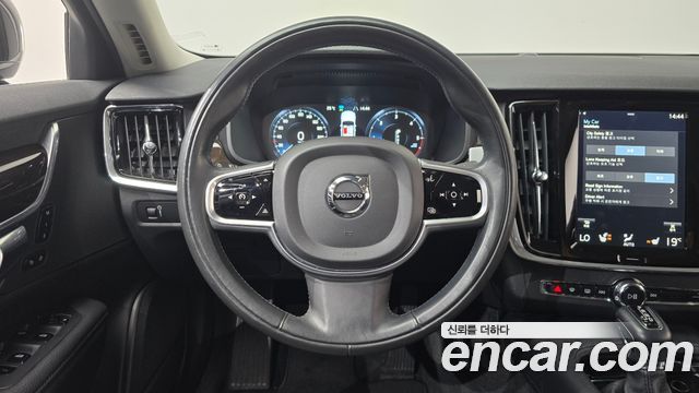 Volvo S90 2018 — photo 18