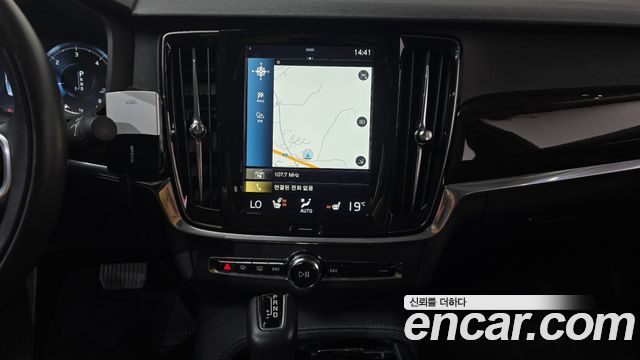 Volvo S90 2018 — photo 19