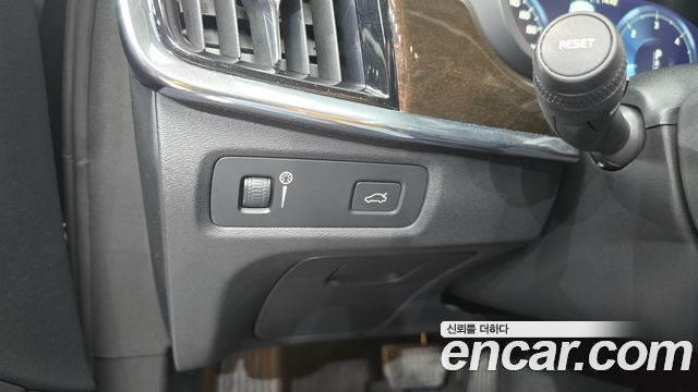 Volvo S90 2018 — photo 27