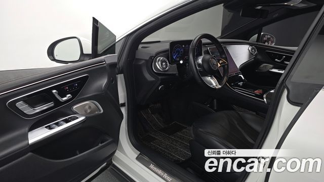 Mercedes-Benz EQE 2023 — photo 13