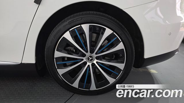 Mercedes-Benz EQE 2023 — photo 7
