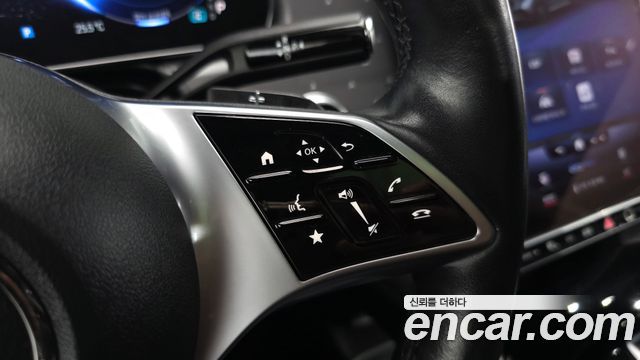 Mercedes-Benz EQE 2023 — photo 31