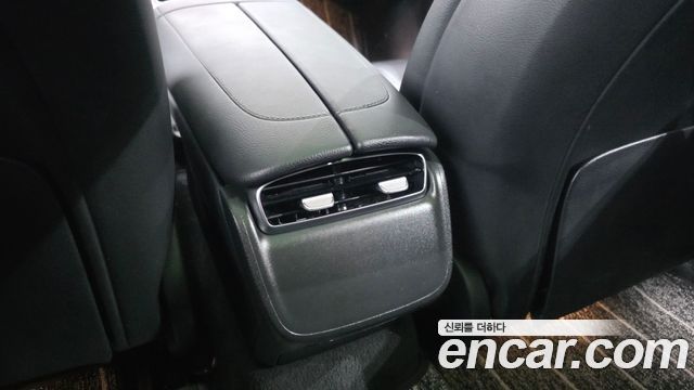Mercedes-Benz EQE 2023 — photo 35