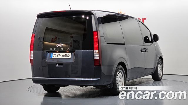 Hyundai Staria 2023 — photo 2