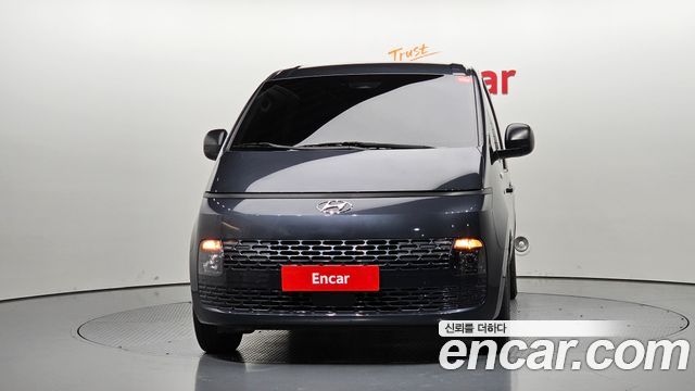 Hyundai Staria 2023 — photo 3