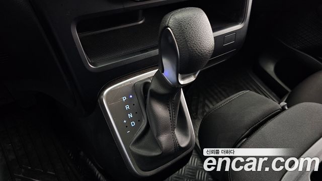 Hyundai Staria 2023 — photo 9