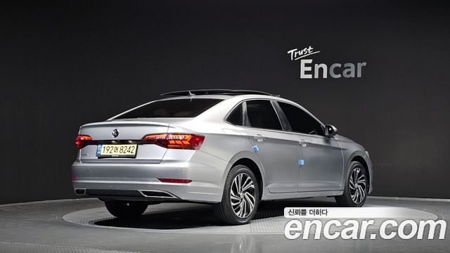 Volkswagen Jetta 2021 — photo 2