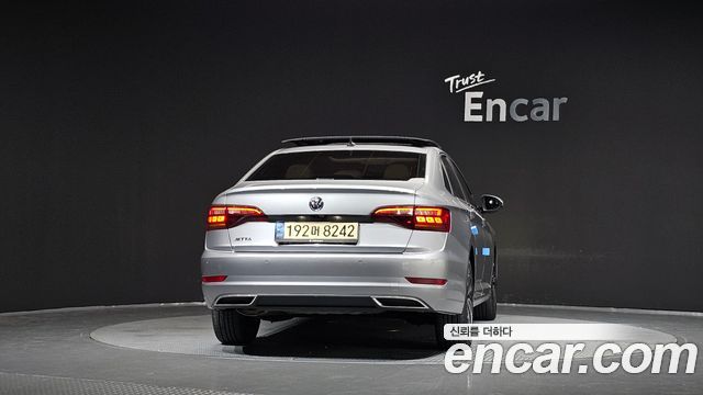 Volkswagen Jetta 2021 — photo 4