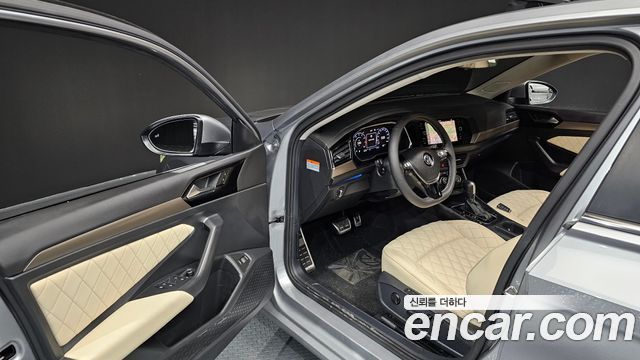 Volkswagen Jetta 2021 — photo 13
