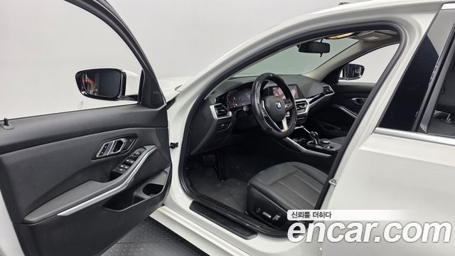 BMW 3-Series 2019 — photo 13