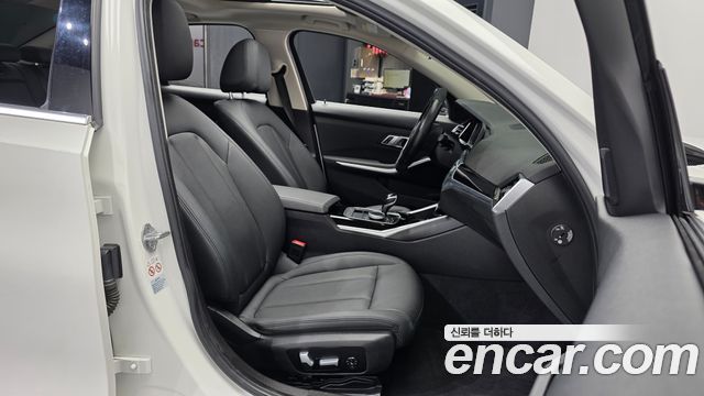 BMW 3-Series 2019 — photo 17