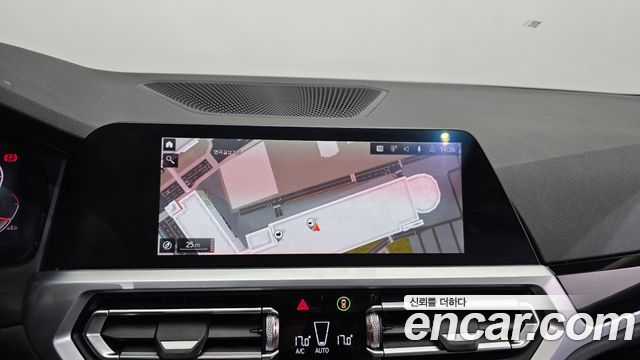 BMW 3-Series 2019 — photo 20