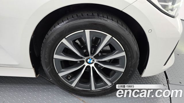 BMW 3-Series 2019 — photo 7