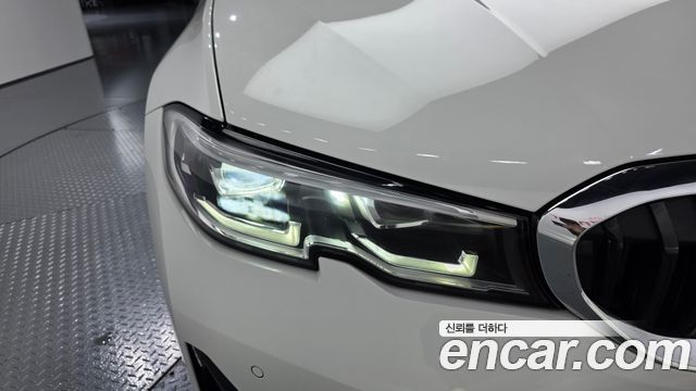 BMW 3-Series 2019 — photo 8