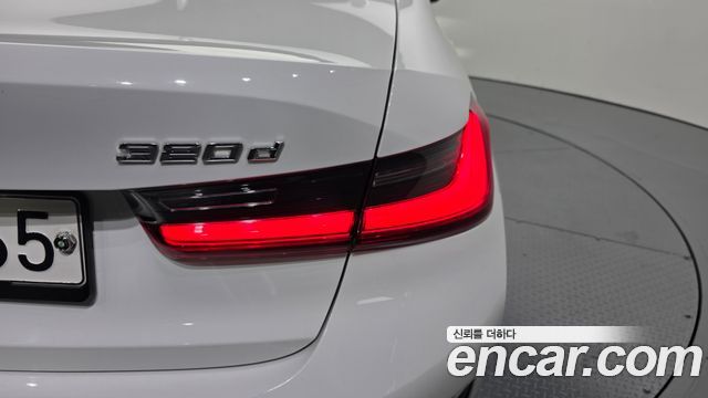 BMW 3-Series 2019 — photo 9