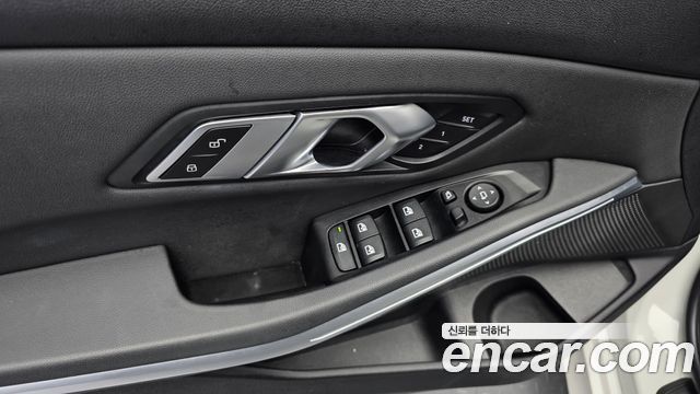 BMW 3-Series 2019 — photo 29