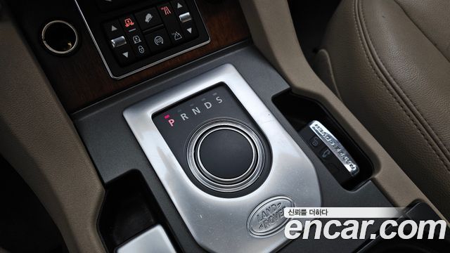 Land Rover Discovery 2016 — photo 12