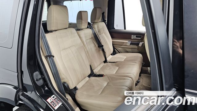 Land Rover Discovery 2016 — photo 16
