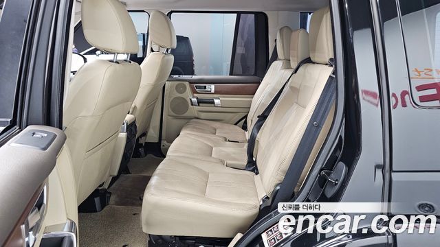Land Rover Discovery 2016 — photo 17