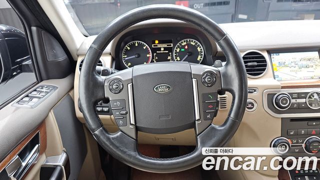Land Rover Discovery 2016 — photo 18