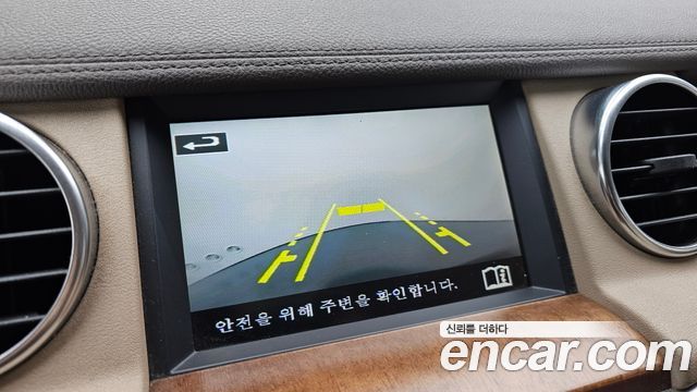 Land Rover Discovery 2016 — photo 19