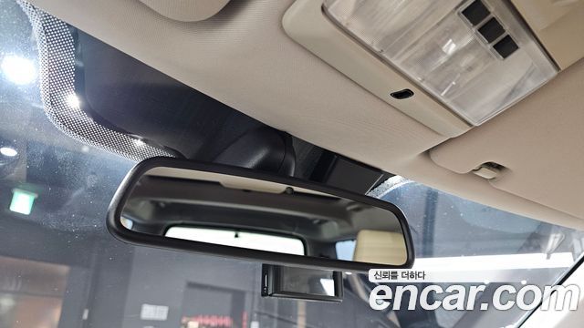 Land Rover Discovery 2016 — photo 21