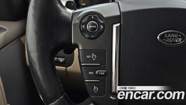 Land Rover Discovery 2016 — photo 22