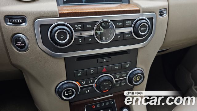 Land Rover Discovery 2016 — photo 24