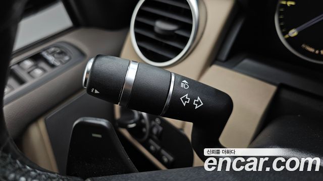 Land Rover Discovery 2016 — photo 27