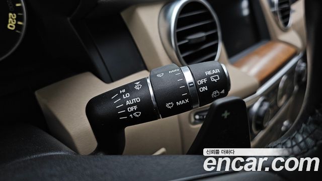 Land Rover Discovery 2016 — photo 28