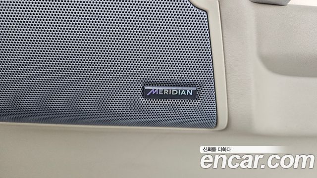 Land Rover Discovery 2016 — photo 29