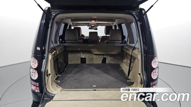 Land Rover Discovery 2016 — photo 30
