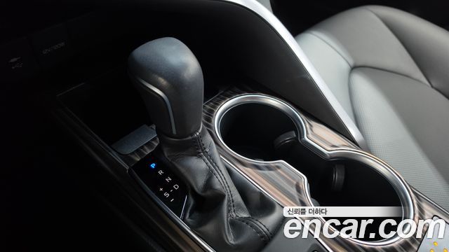 Toyota Camry 2019 — photo 12
