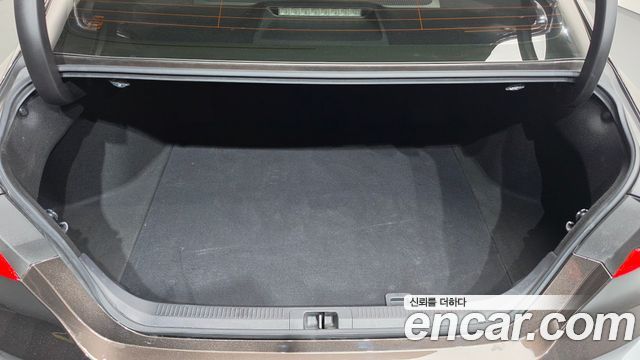 Toyota Camry 2019 — photo 23
