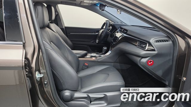 Toyota Camry 2019 — photo 16