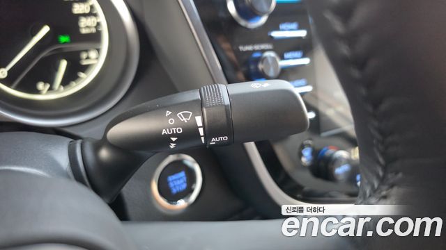 Toyota Camry 2019 — photo 28