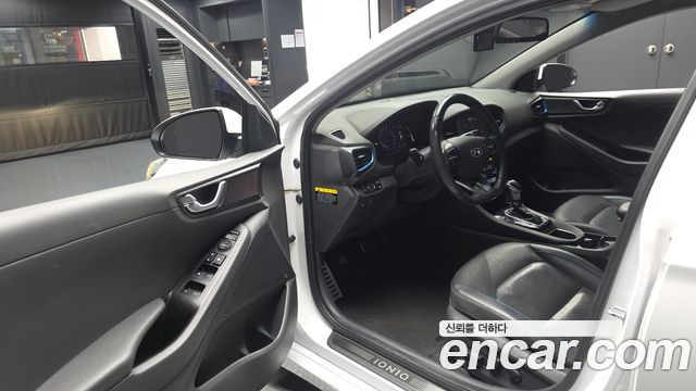 Hyundai Ioniq 2016 — photo 10
